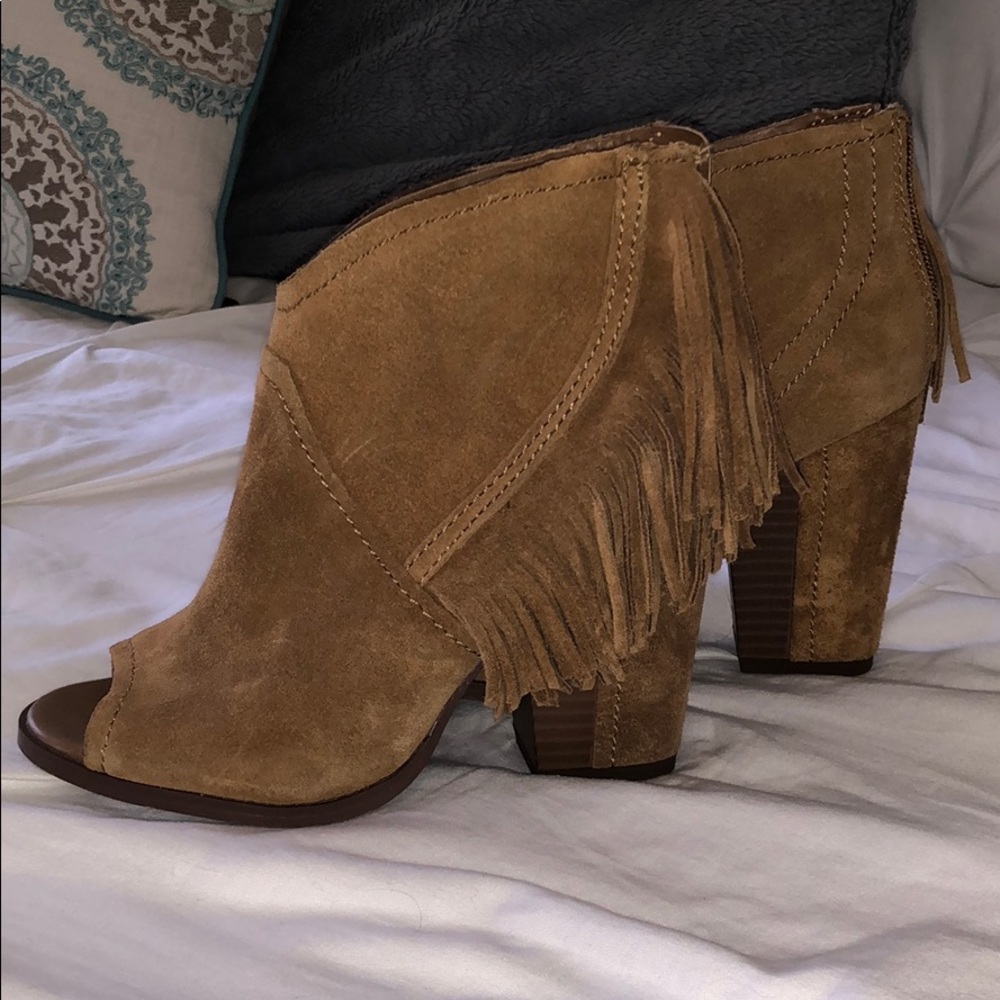 Gianni Bini Western Heels size 6